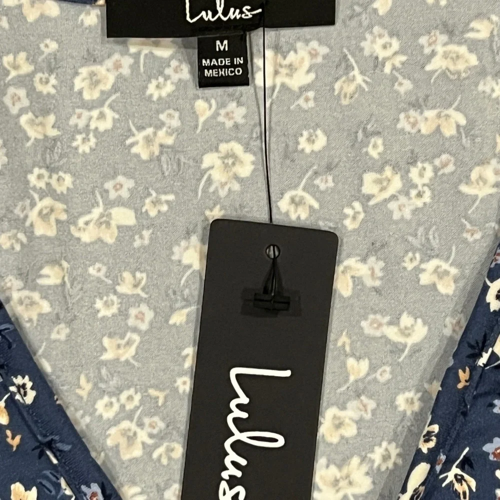 LULU’S Women’s Floral Deep V Neck Short Sleeve Wrap Bodysuit (Size: M) NWT - Picture 3 of 4